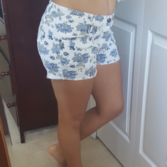 Adam Levine Casual Short - Picture 2 of 6